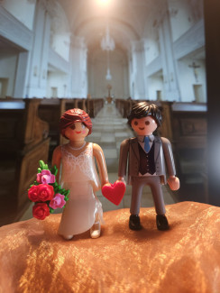 Playmobil-Brautpaar in der Paulanerkirche Amberg
