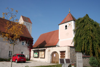 Kirche und Gemeindehaus in Kohlberg